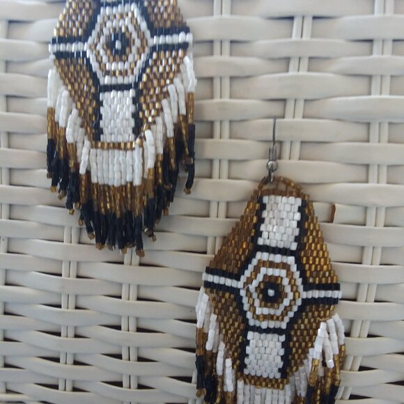 Native American hand-beaded earrings with fringe detail - Picture 2 of 3